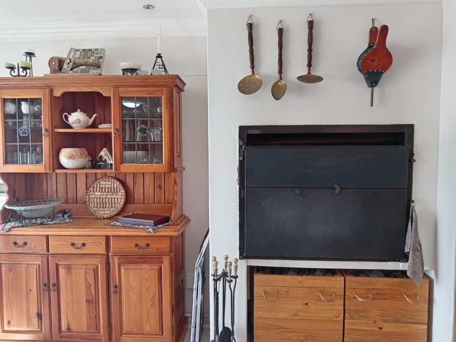 To Let 2 Bedroom Property for Rent in Calypso Beach Western Cape